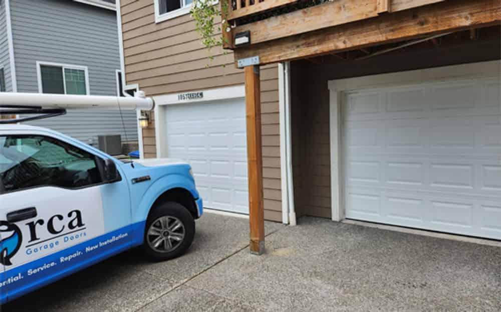 Residencial Garage Door Repair image