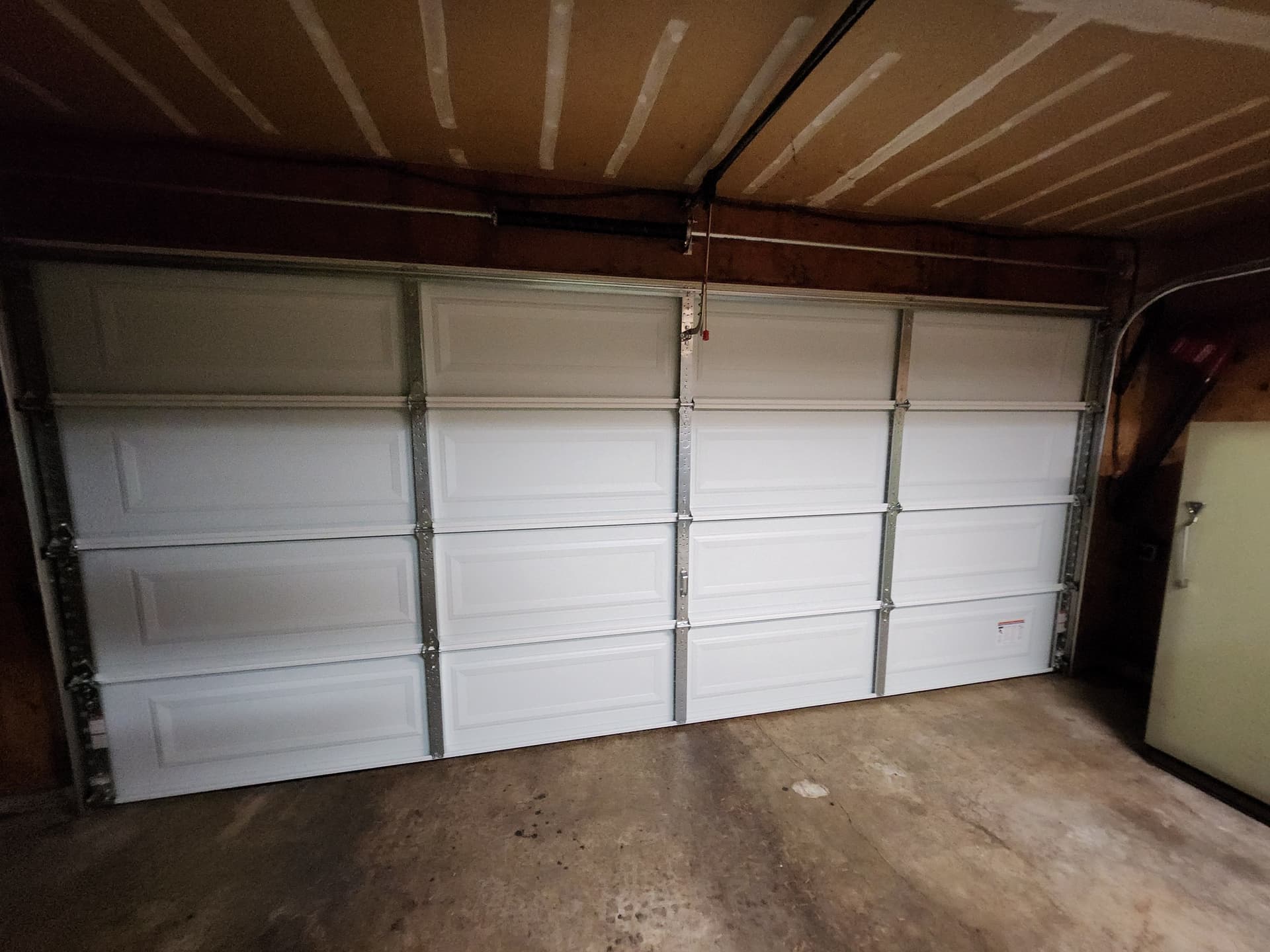 Gallery photos for Amarr Lincoln 1000 Garage Door Installation in Bremerton: Image #1