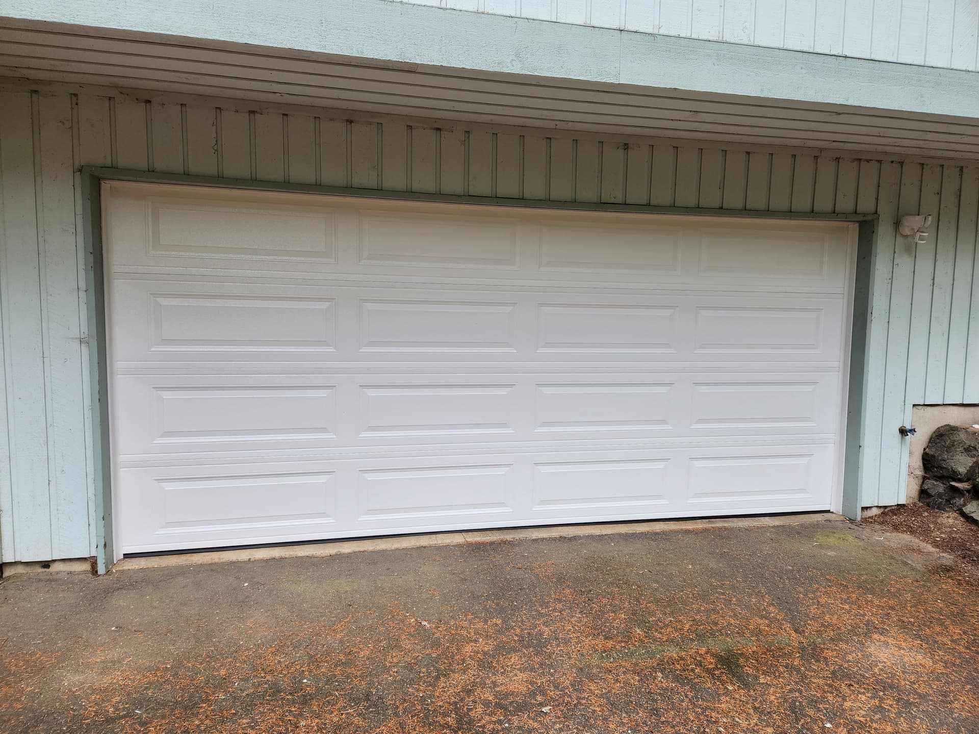Amarr Lincoln 1000 Garage Door Installation in Bremerton image