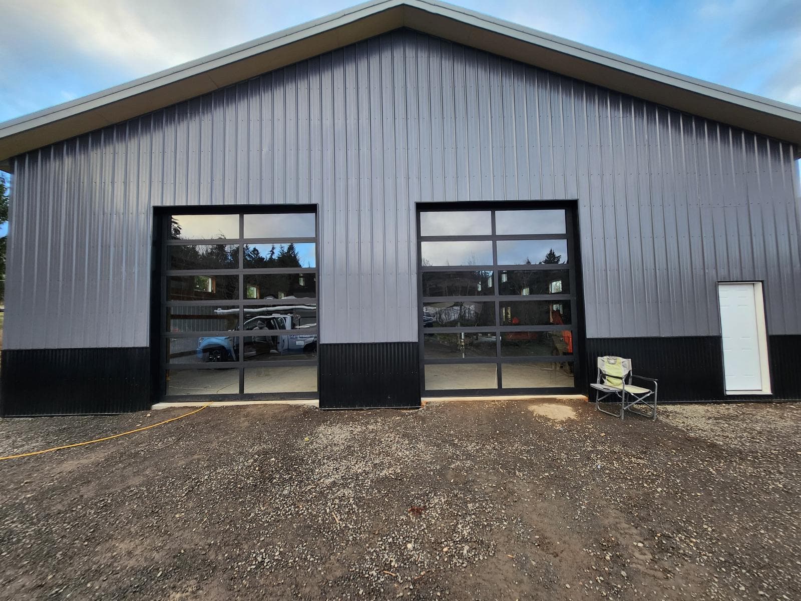 Gallery photos for Stunning EL200 Garage Doors Installed in Poulsbo: Image #2