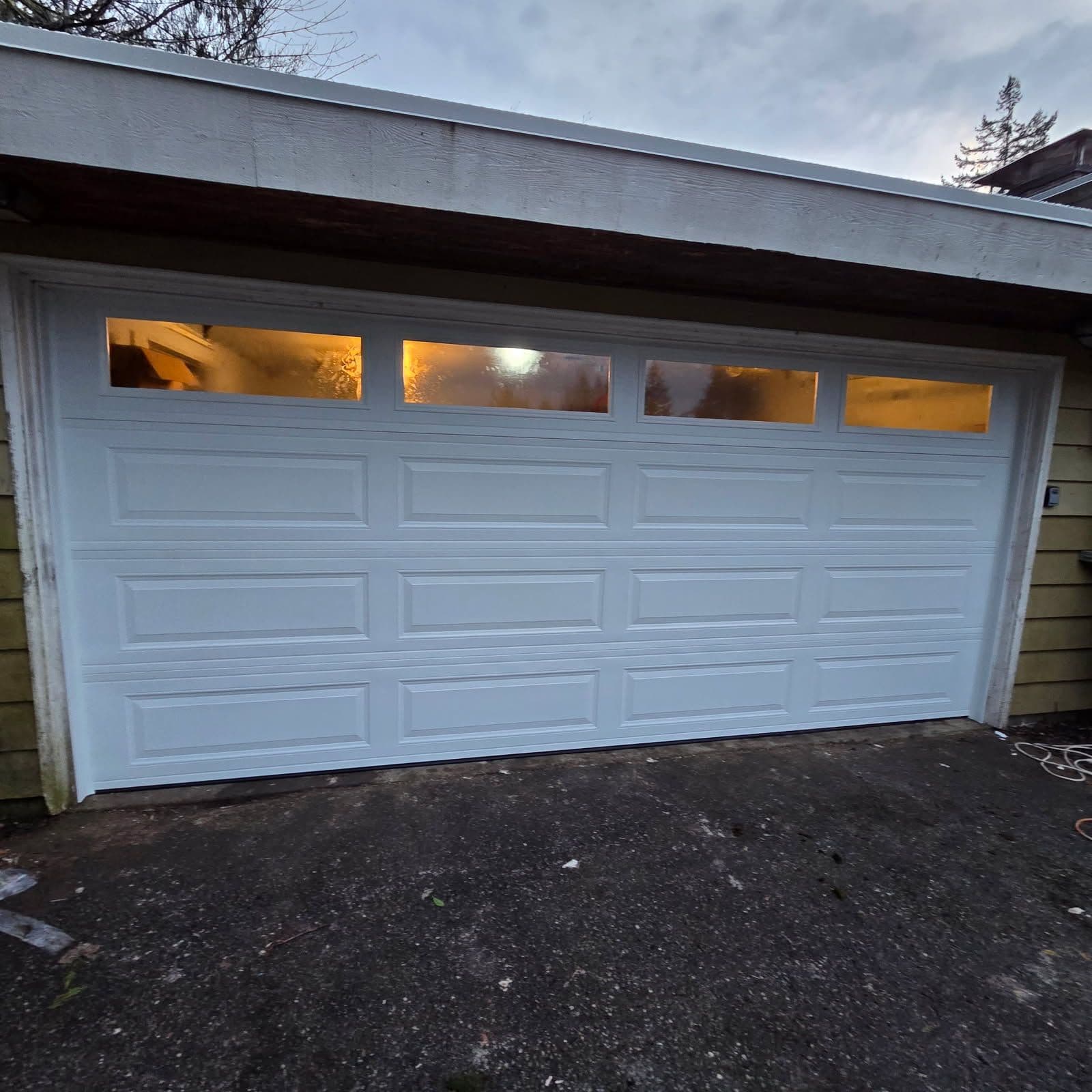 Project Stunning Amarr Lincoln 2000 Garage Door Installed in Bremerton image