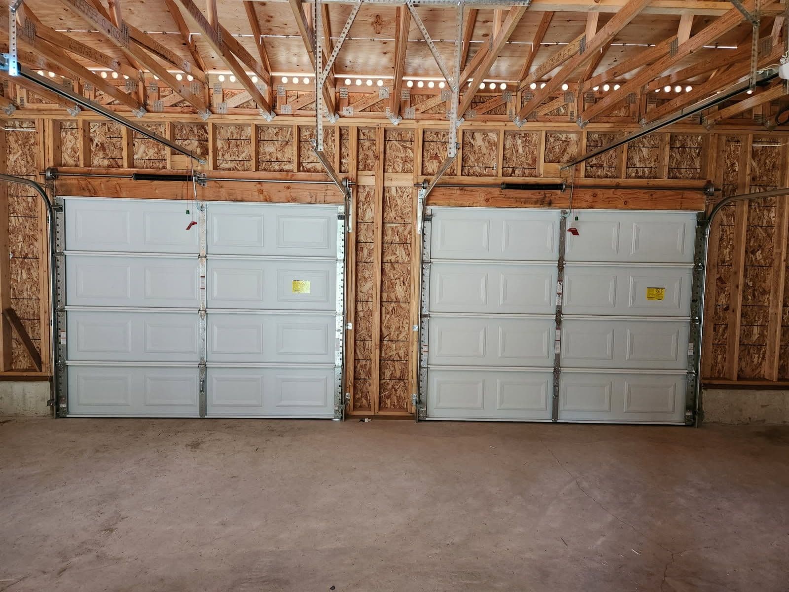 Efficiently Installed Amarr Lincoln Doors in Belfair image