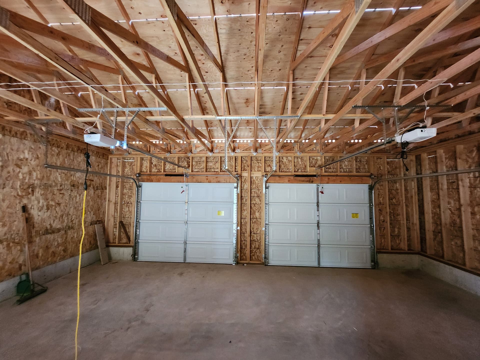 Gallery photos for Amarr Lincoln 1000 Garage Doors Installed in Belfair: Image #1