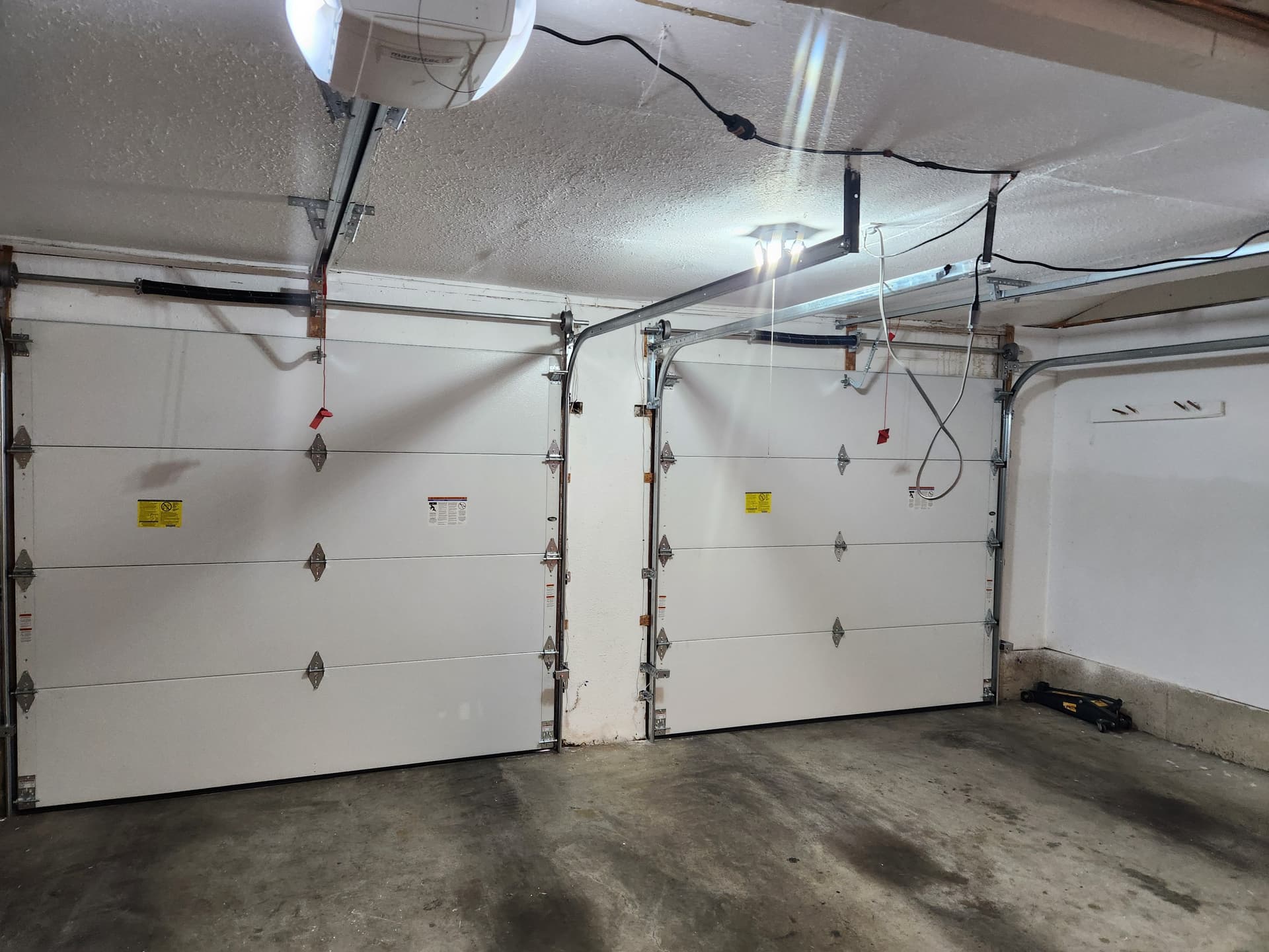 Gallery photos for Seamless Garage Door Installation in Port Orchard: Image #1
